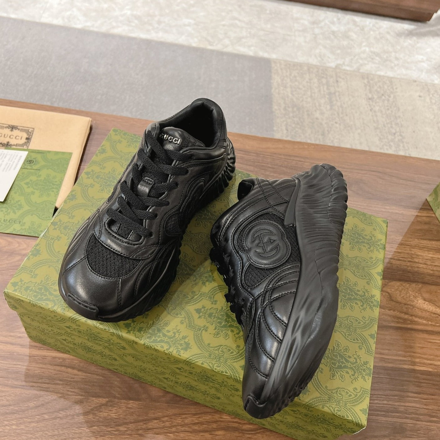 G-Sneakers