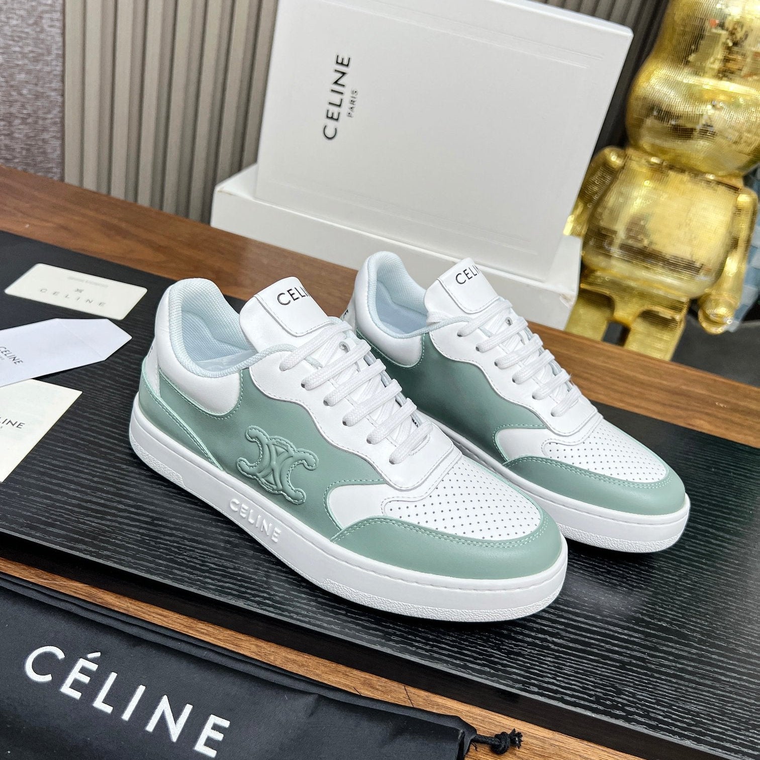 S-Sneakers