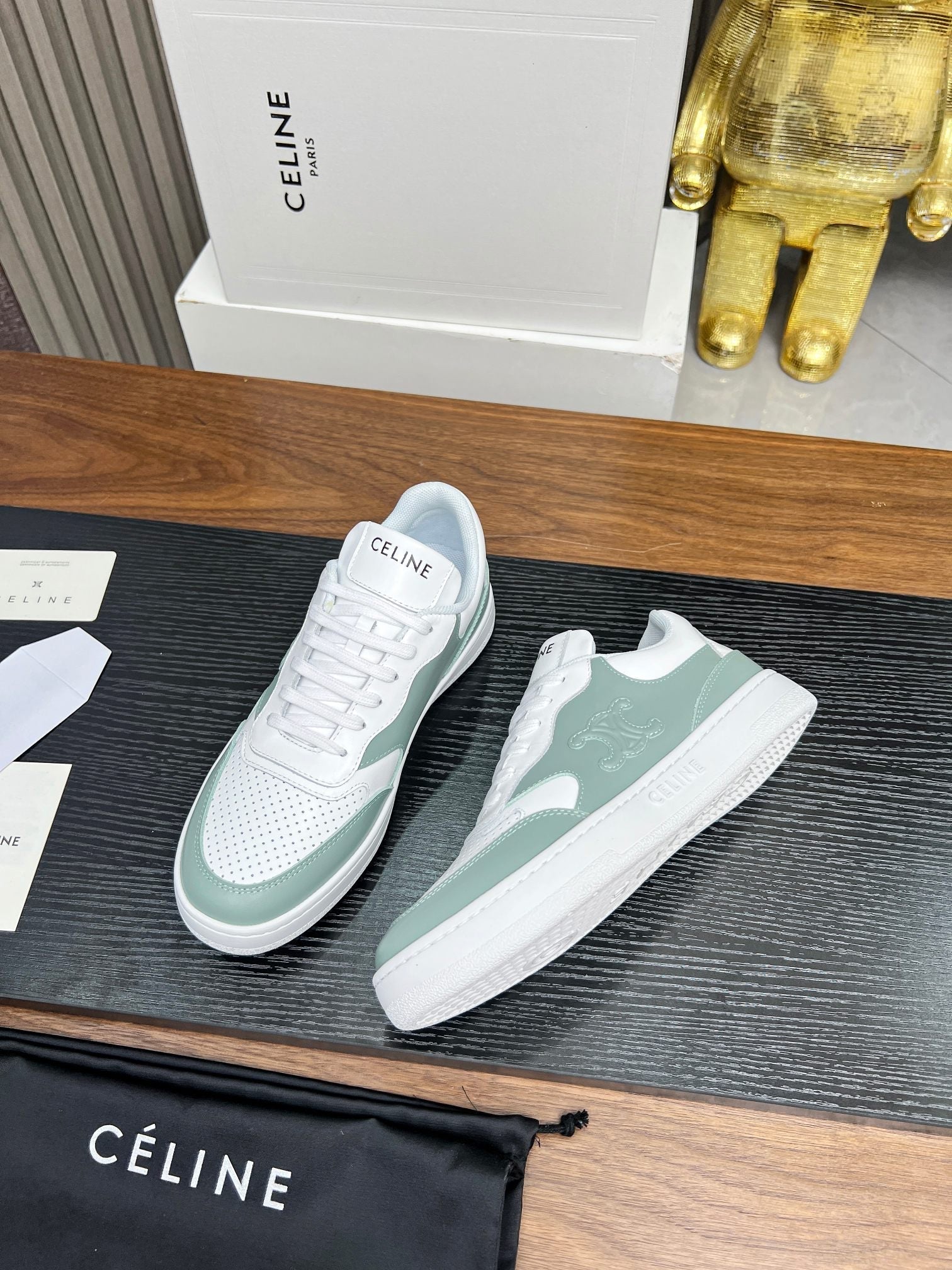 S-Sneakers