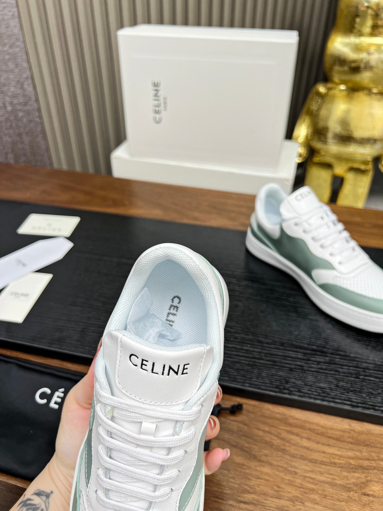 S-Sneakers