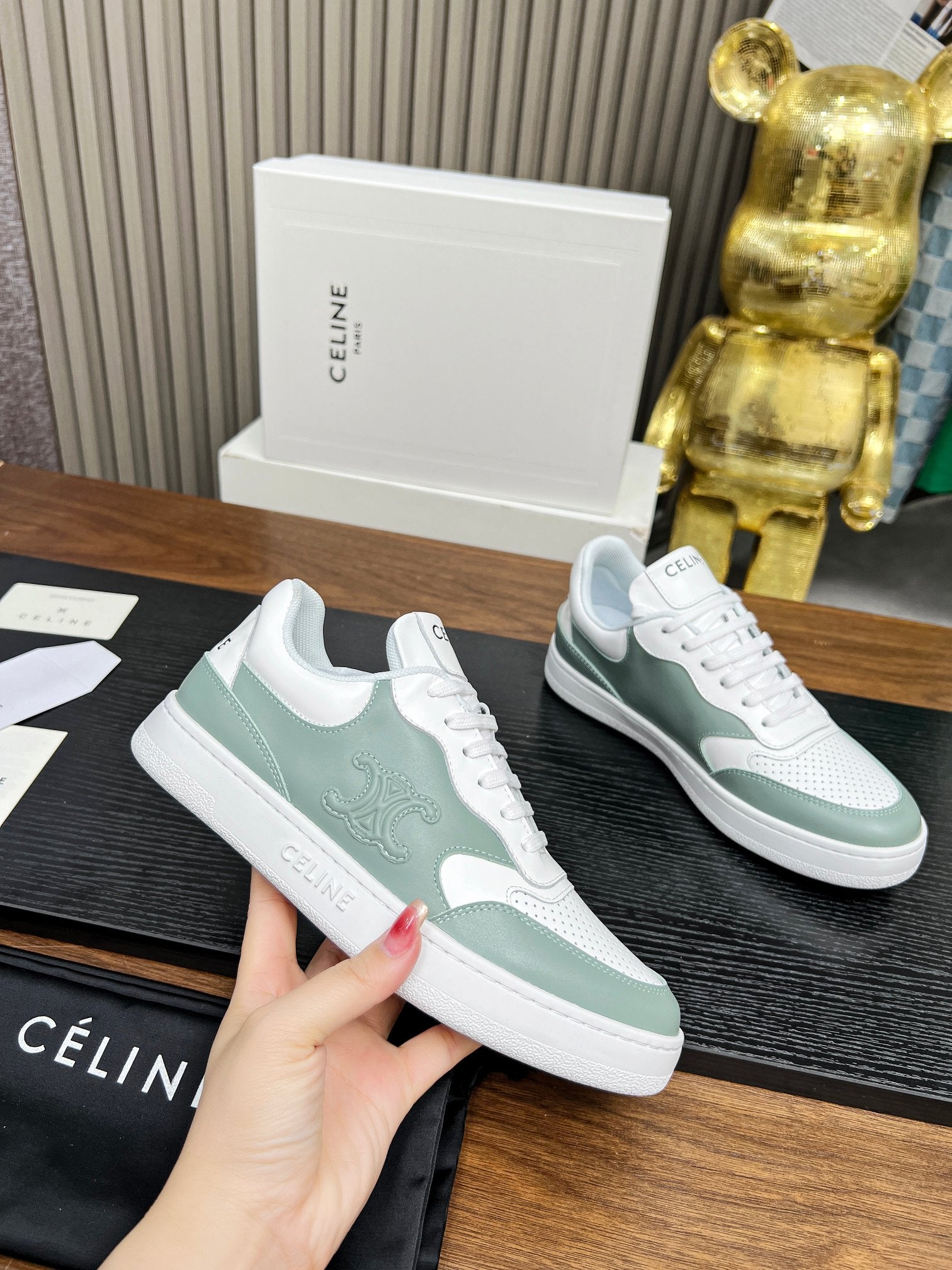 S-Sneakers
