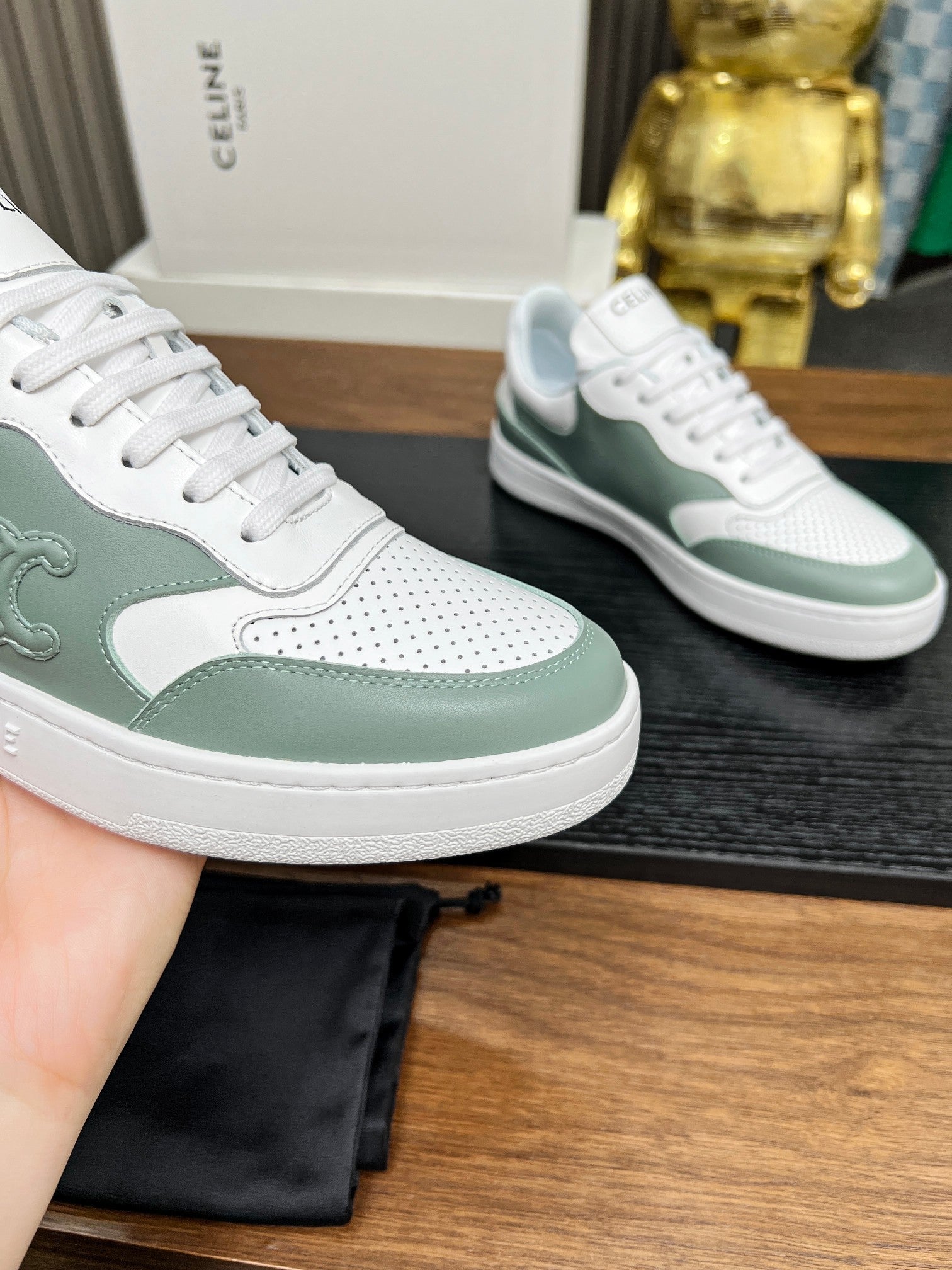 S-Sneakers