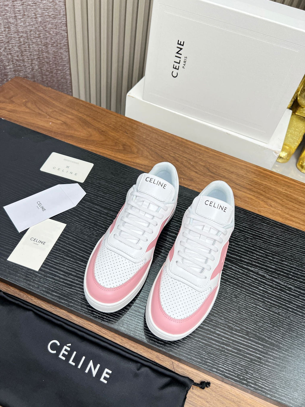 S-Sneakers