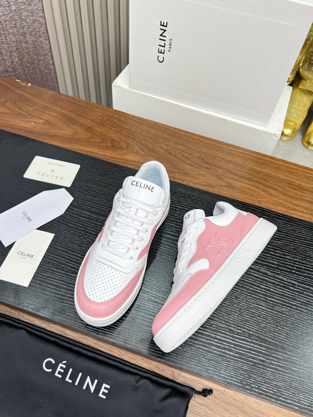 S-Sneakers