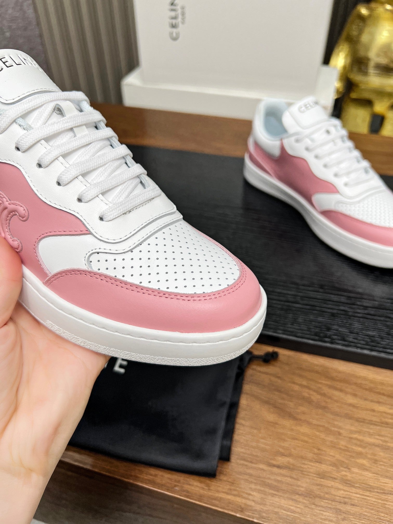 S-Sneakers