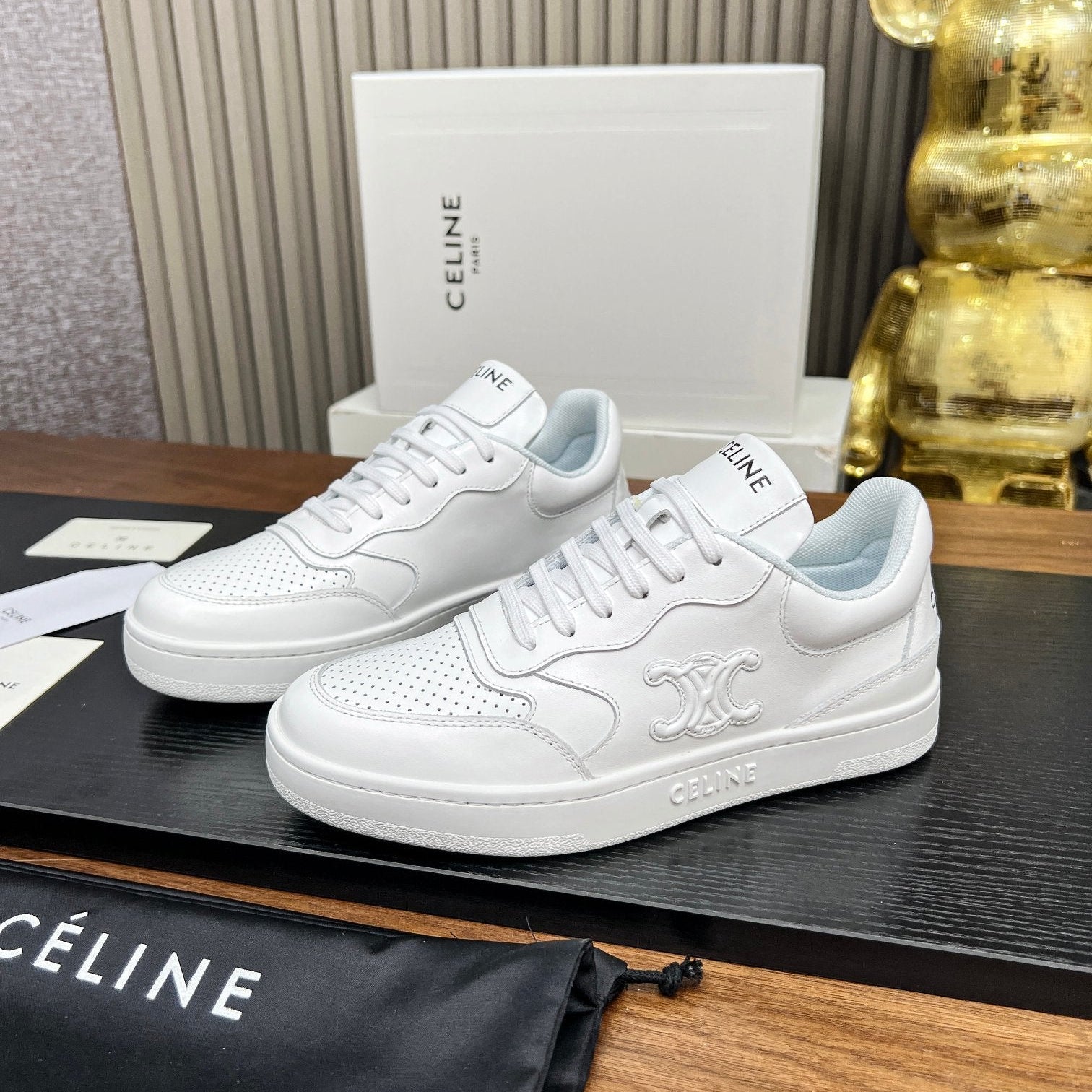 S-Sneakers