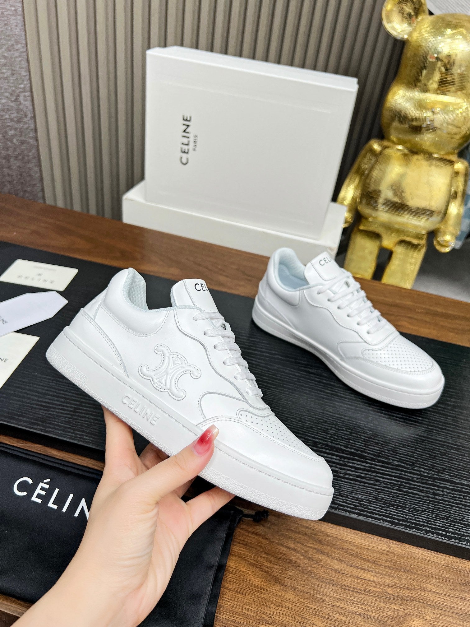 S-Sneakers