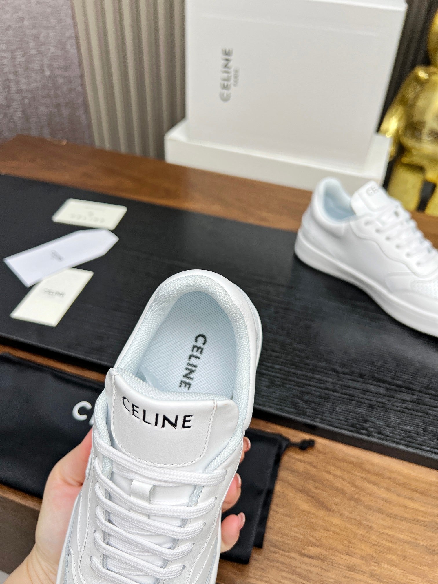 S-Sneakers