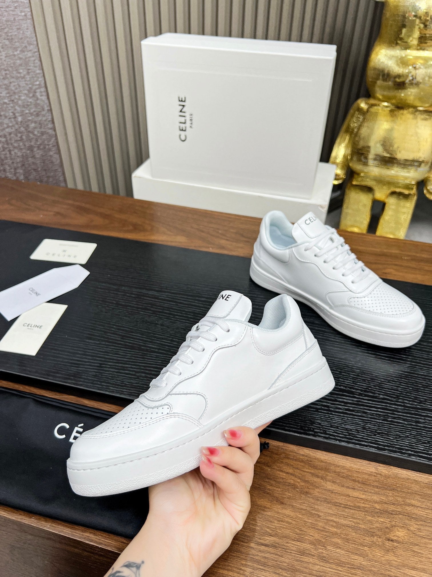 S-Sneakers