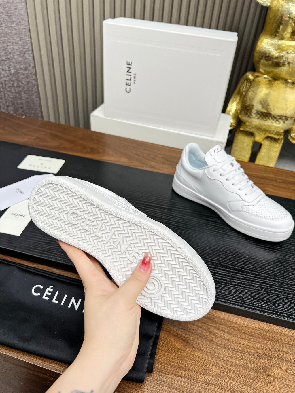 S-Sneakers