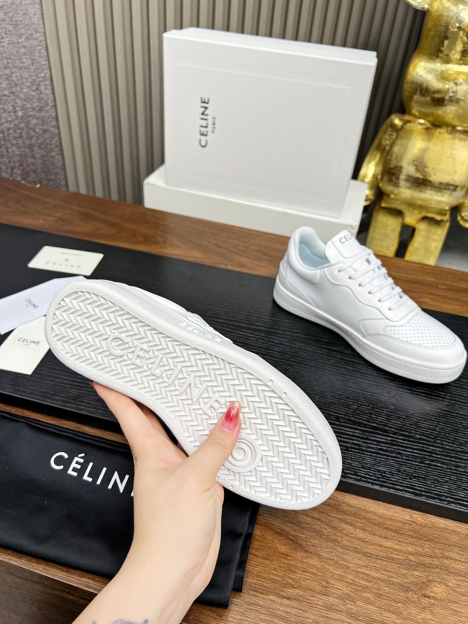S-Sneakers