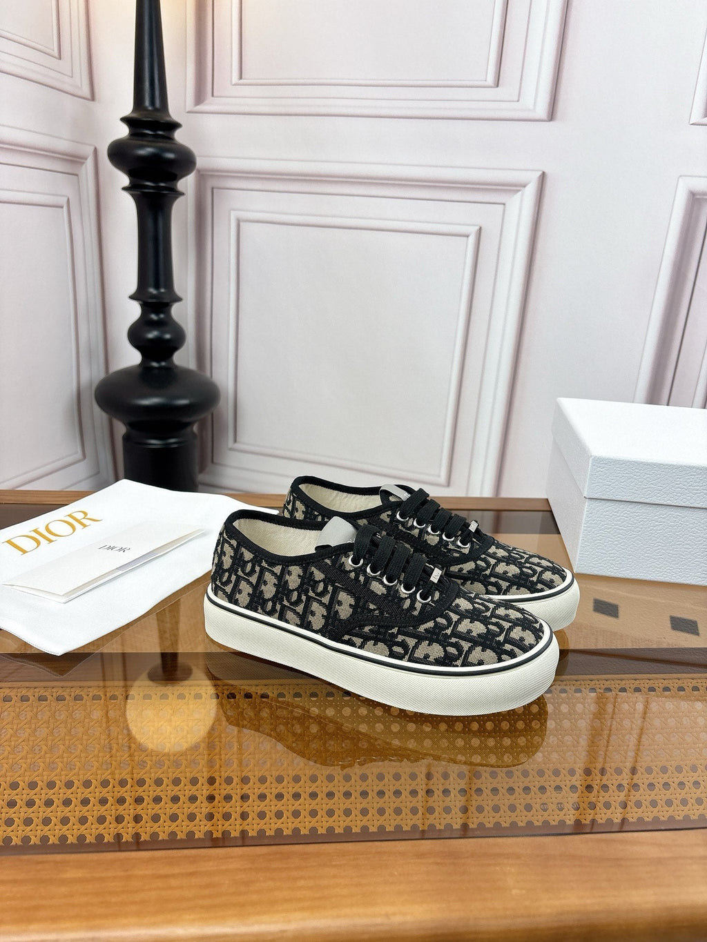 D-Sneakers