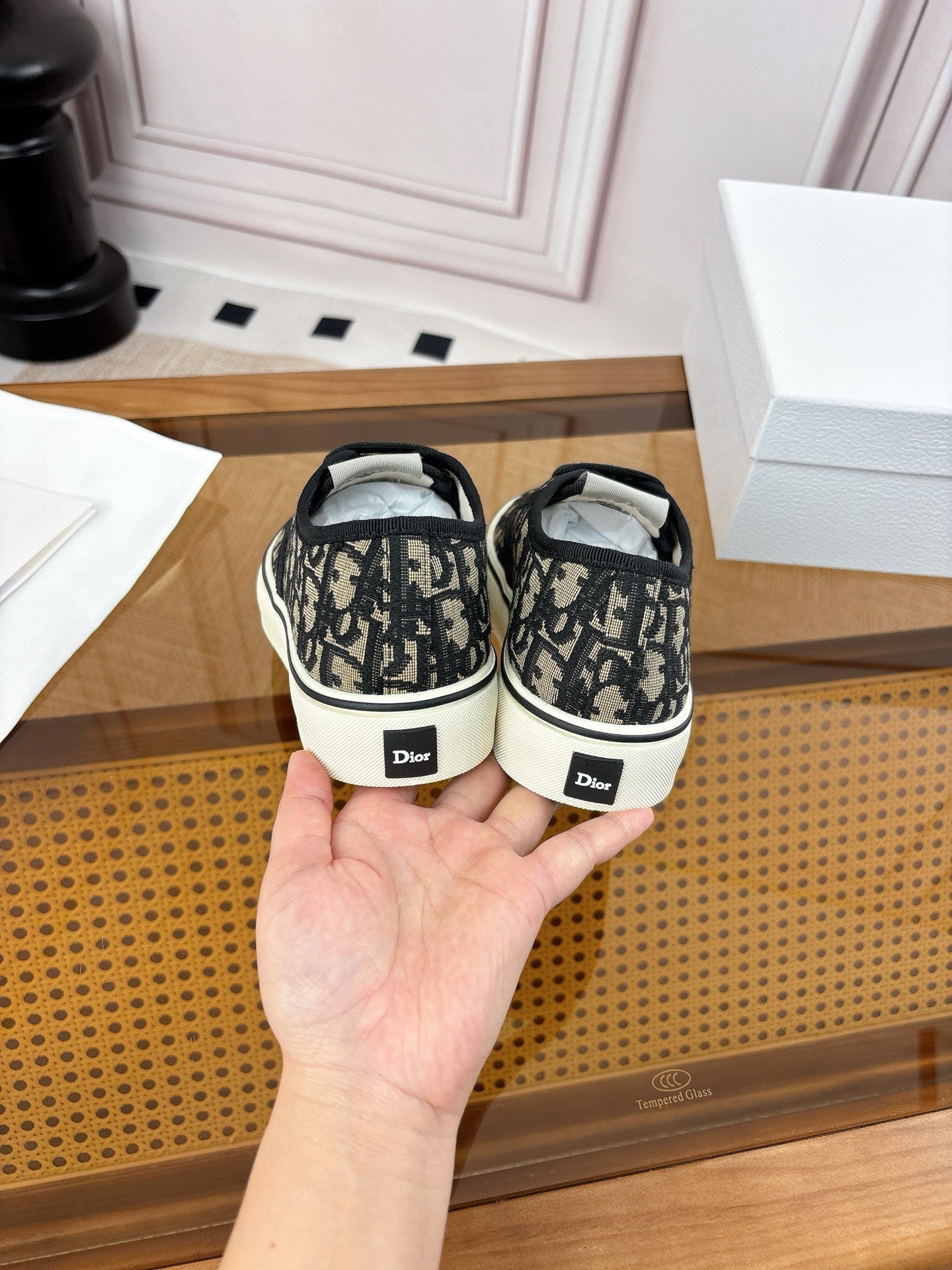 D-Sneakers