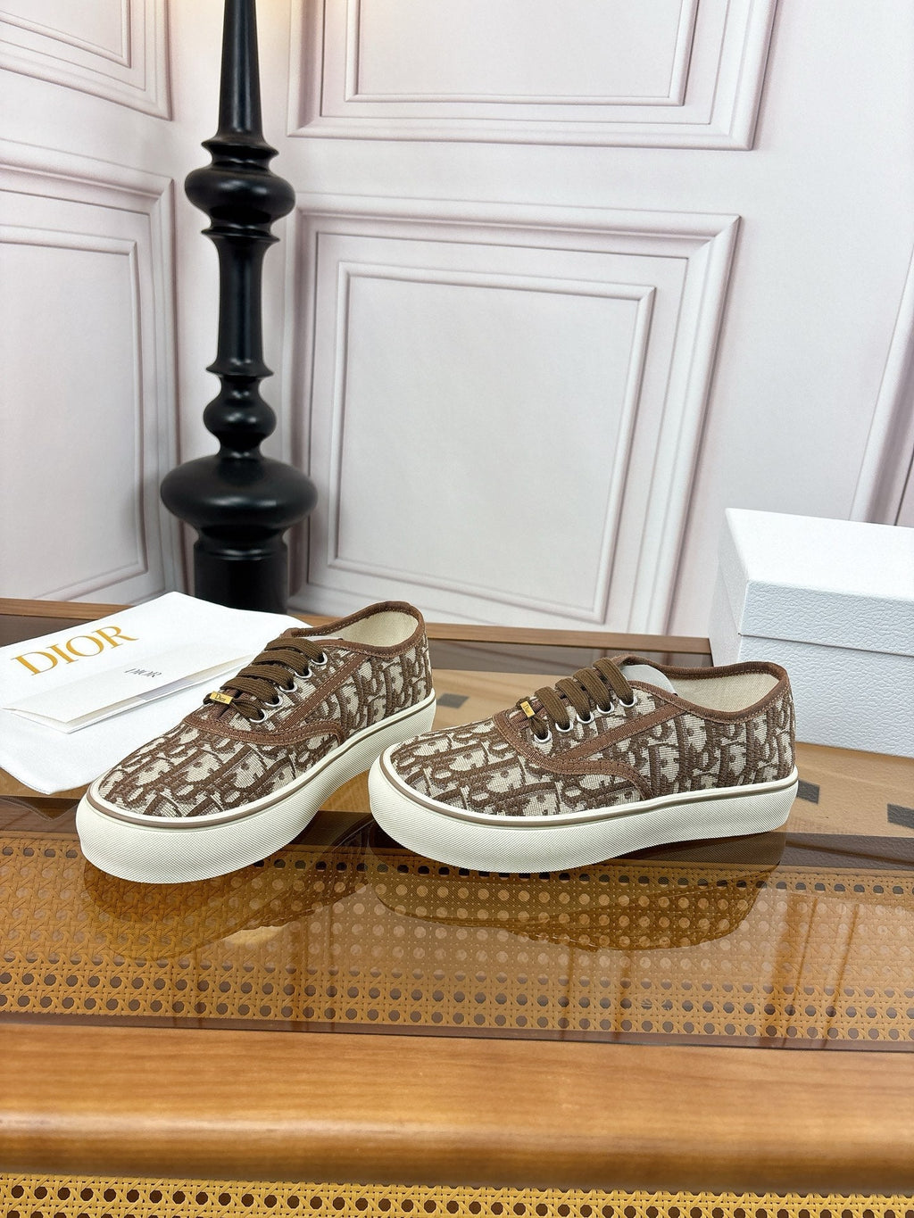 D-Sneakers