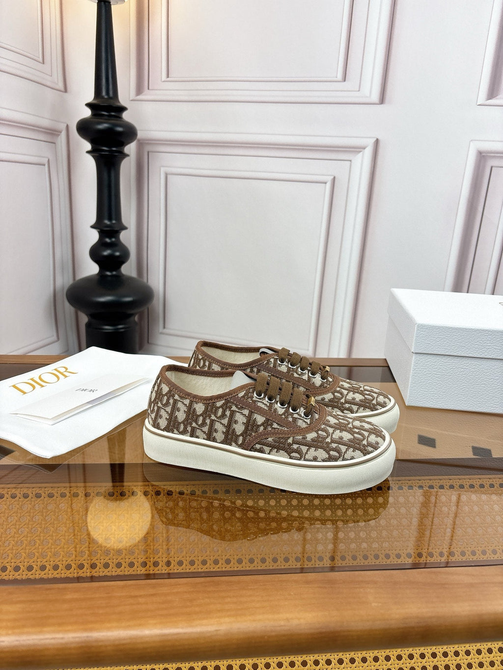 D-Sneakers