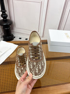 D-Sneakers