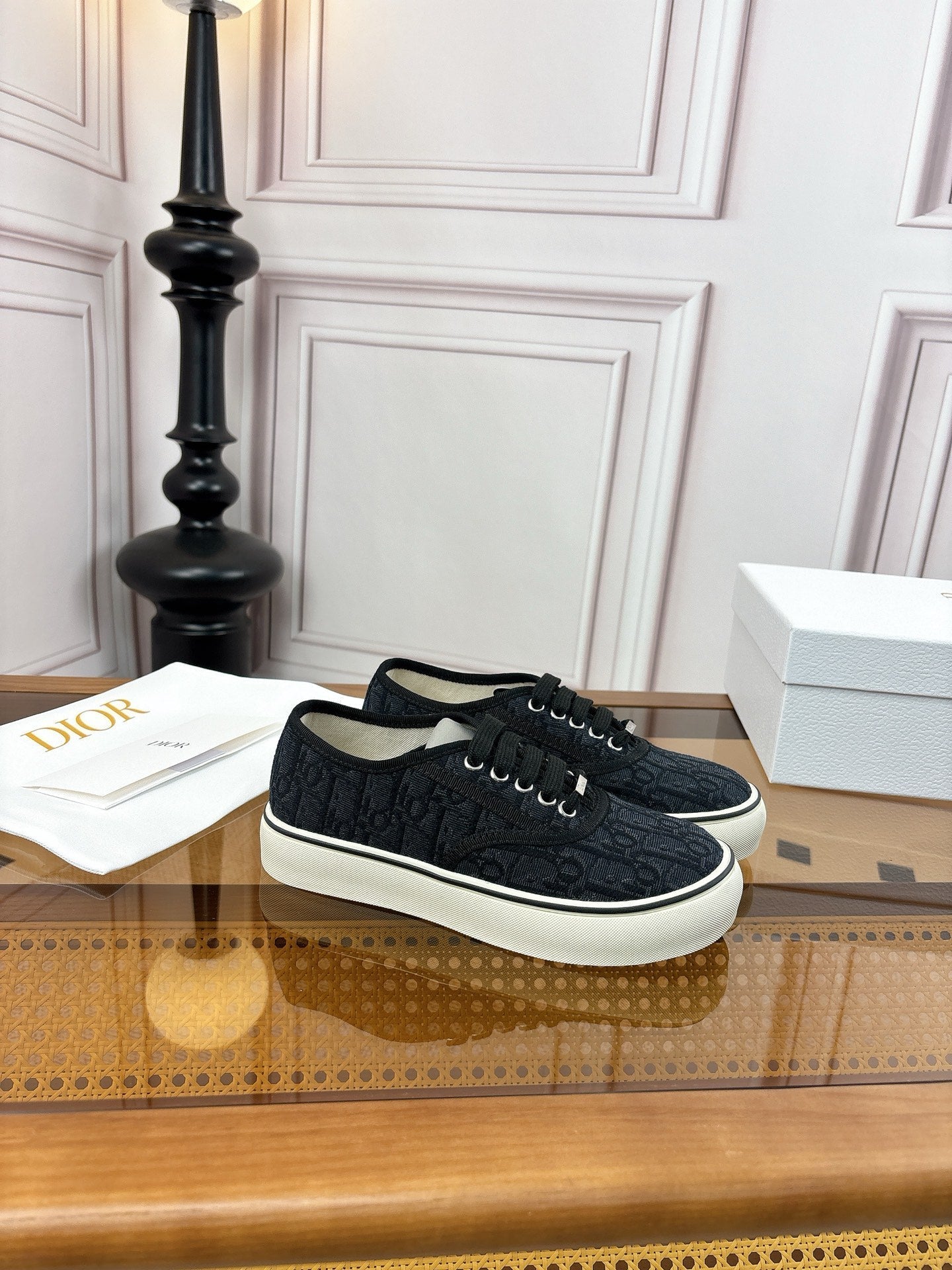 D-Sneakers