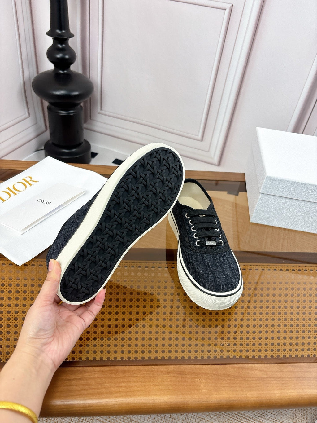 D-Sneakers