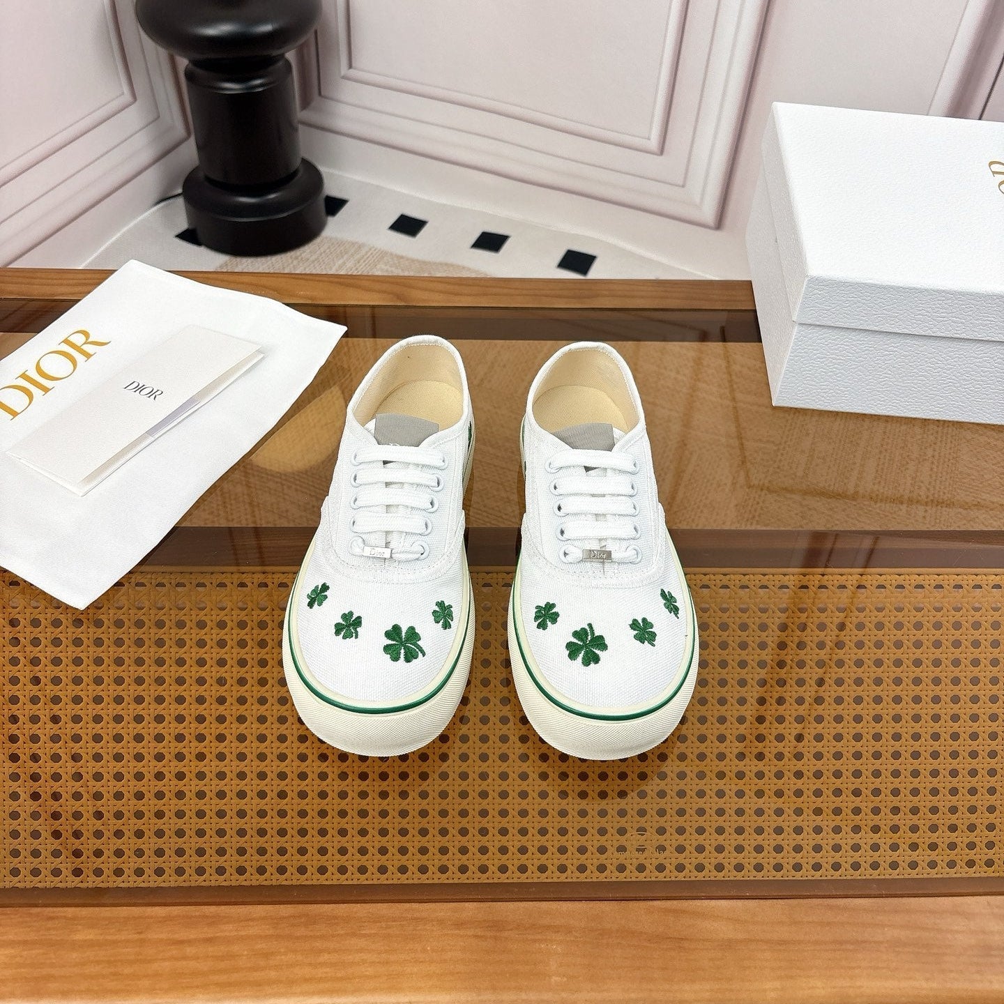 D-Sneakers