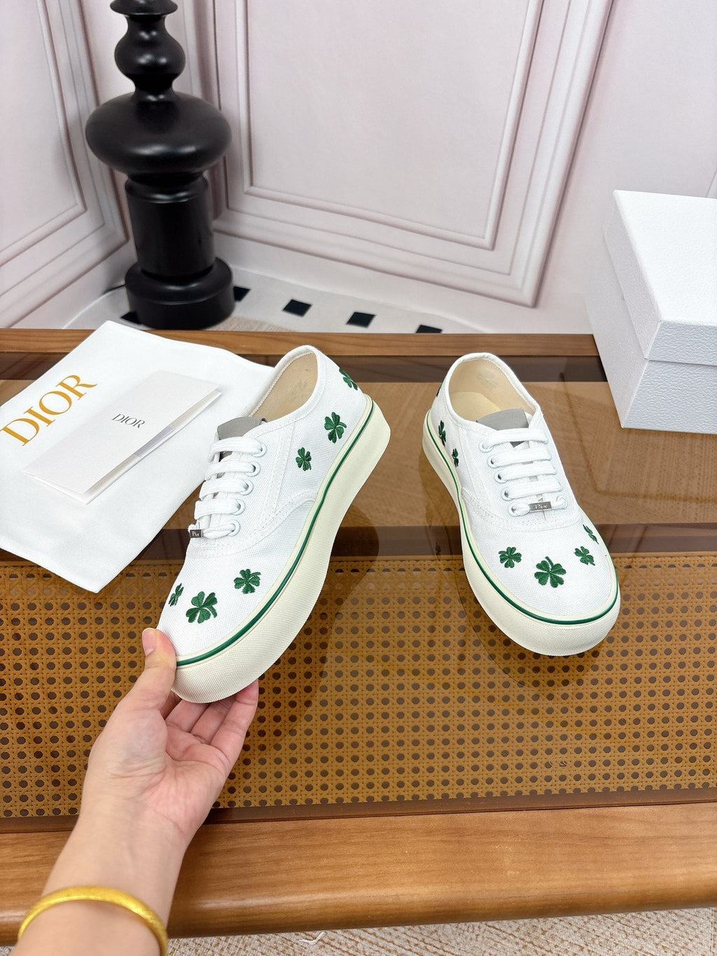 D-Sneakers