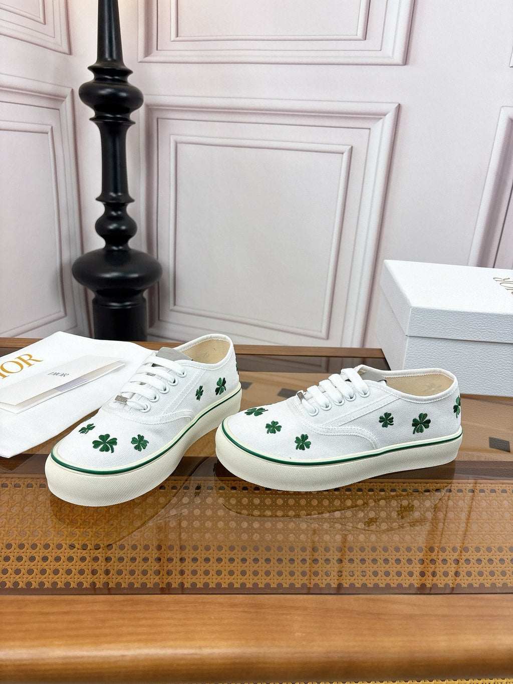 D-Sneakers