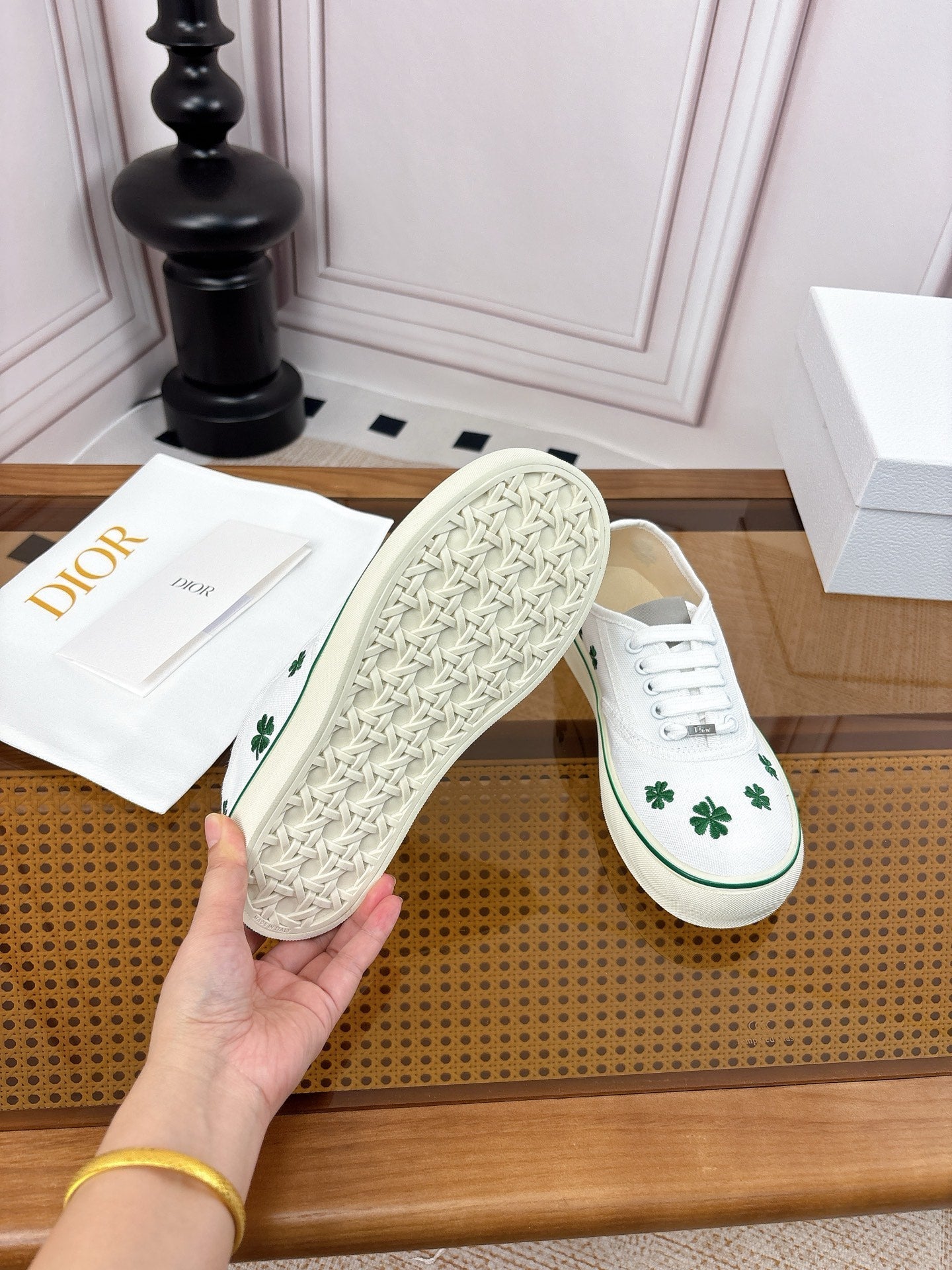 D-Sneakers