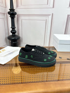 D-Sneakers
