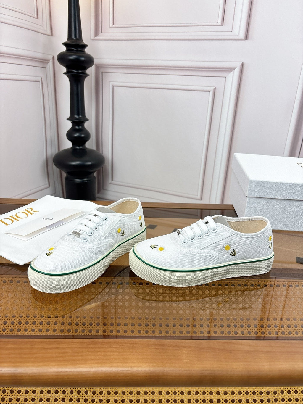 D-Sneakers