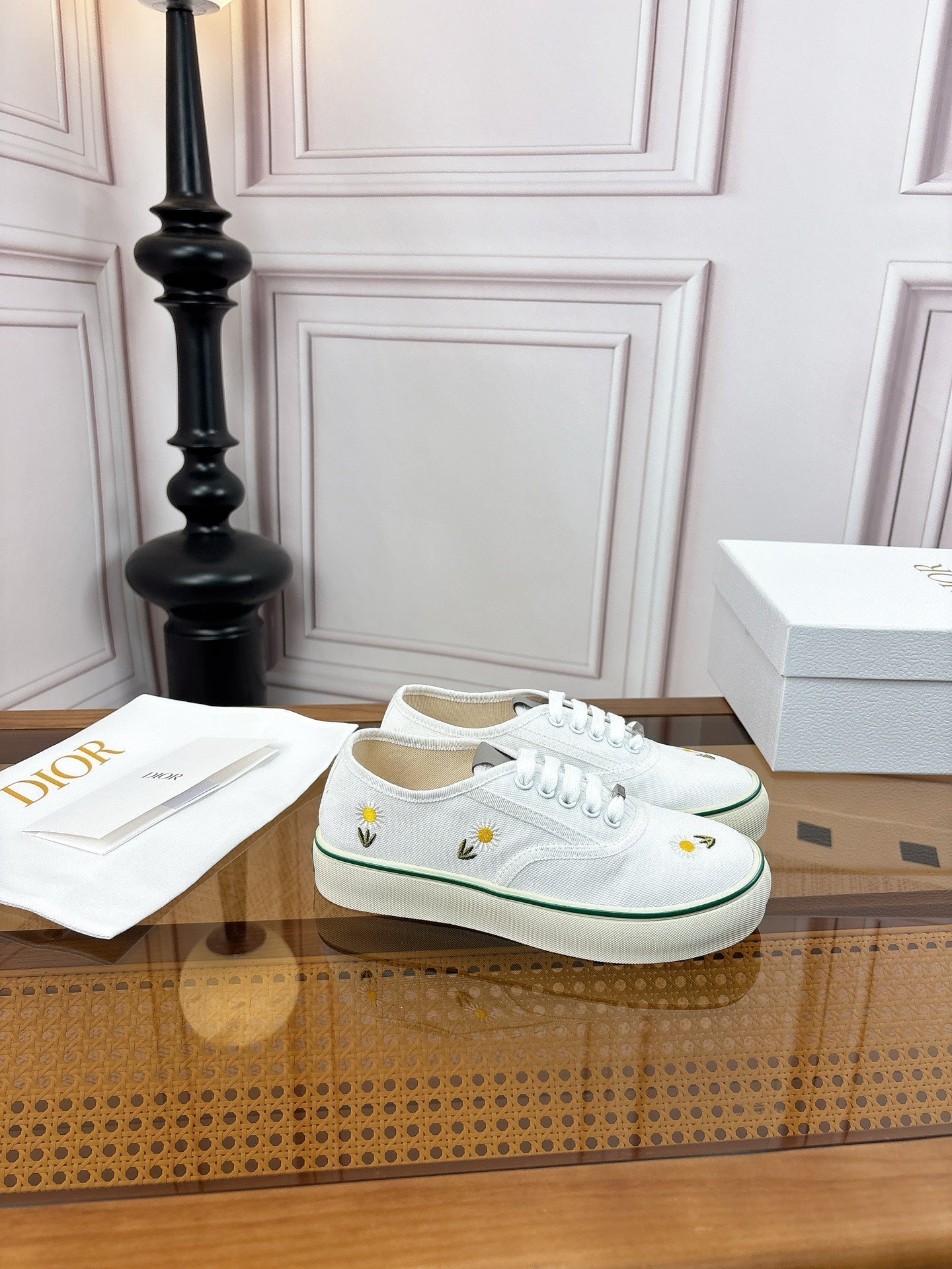 D-Sneakers