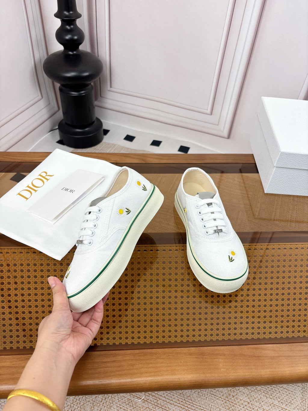 D-Sneakers