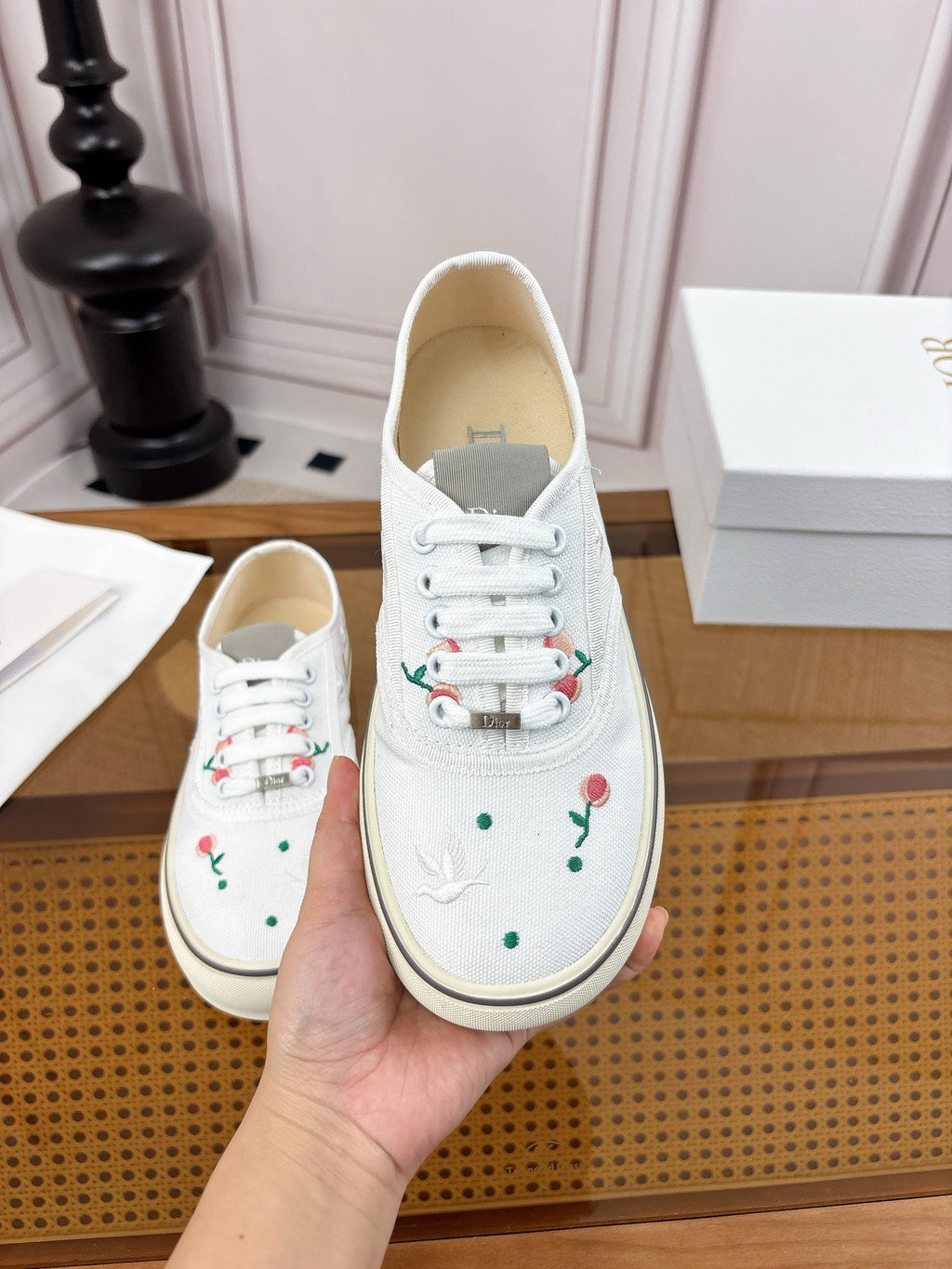D-Sneakers