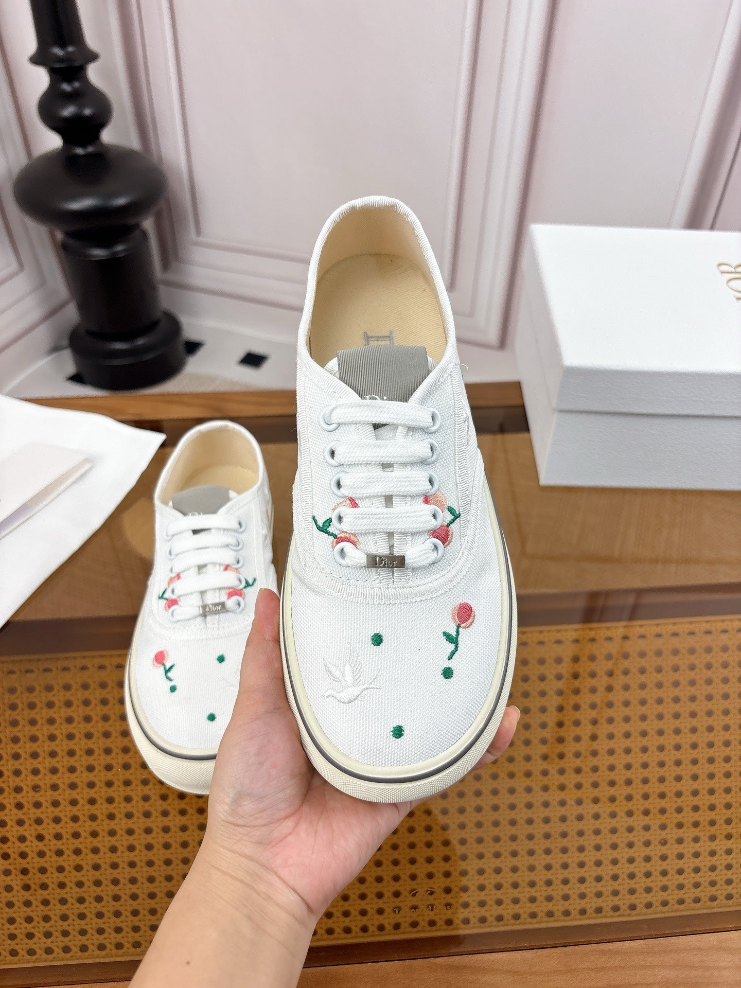 D-Sneakers