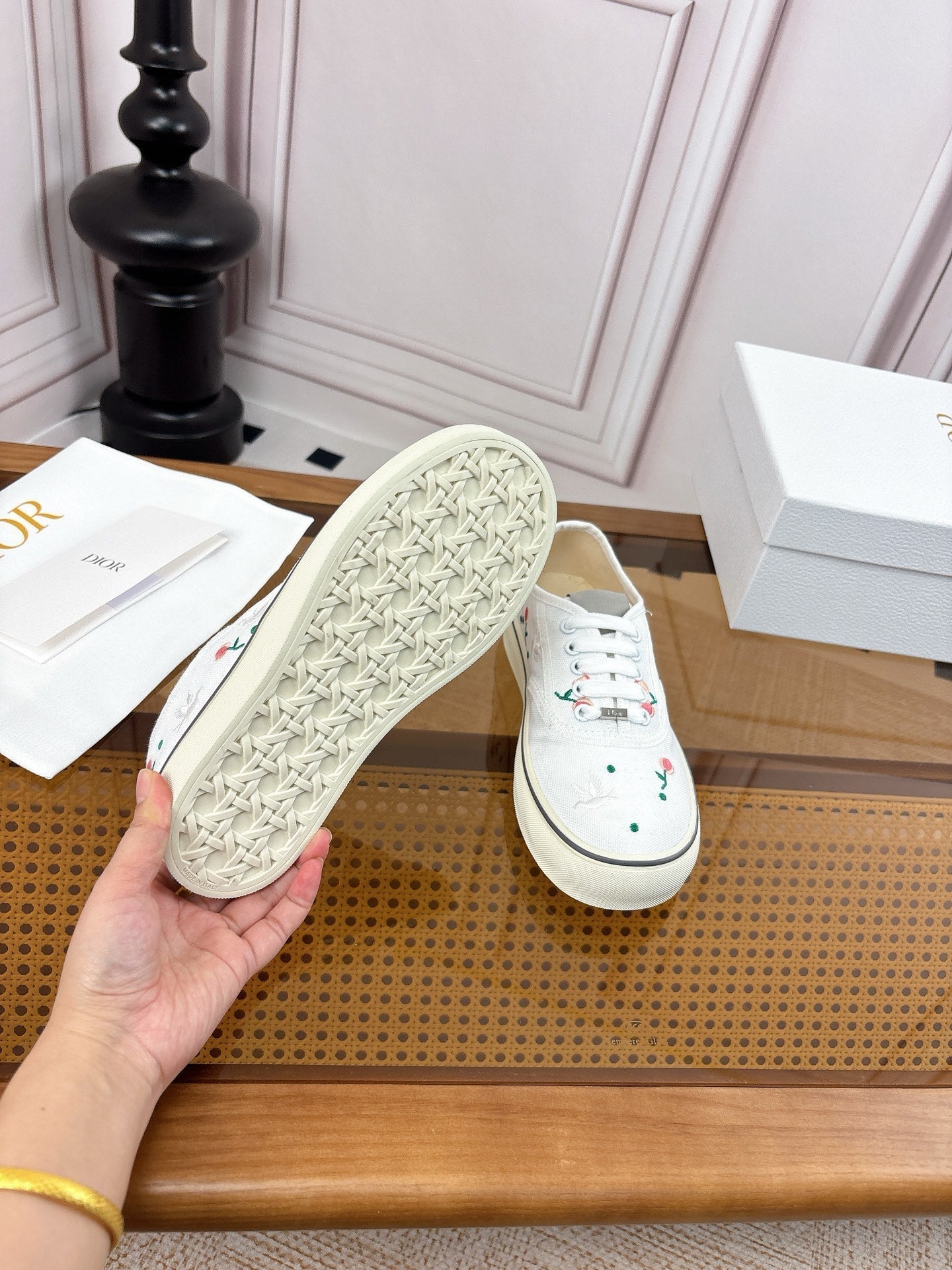 D-Sneakers