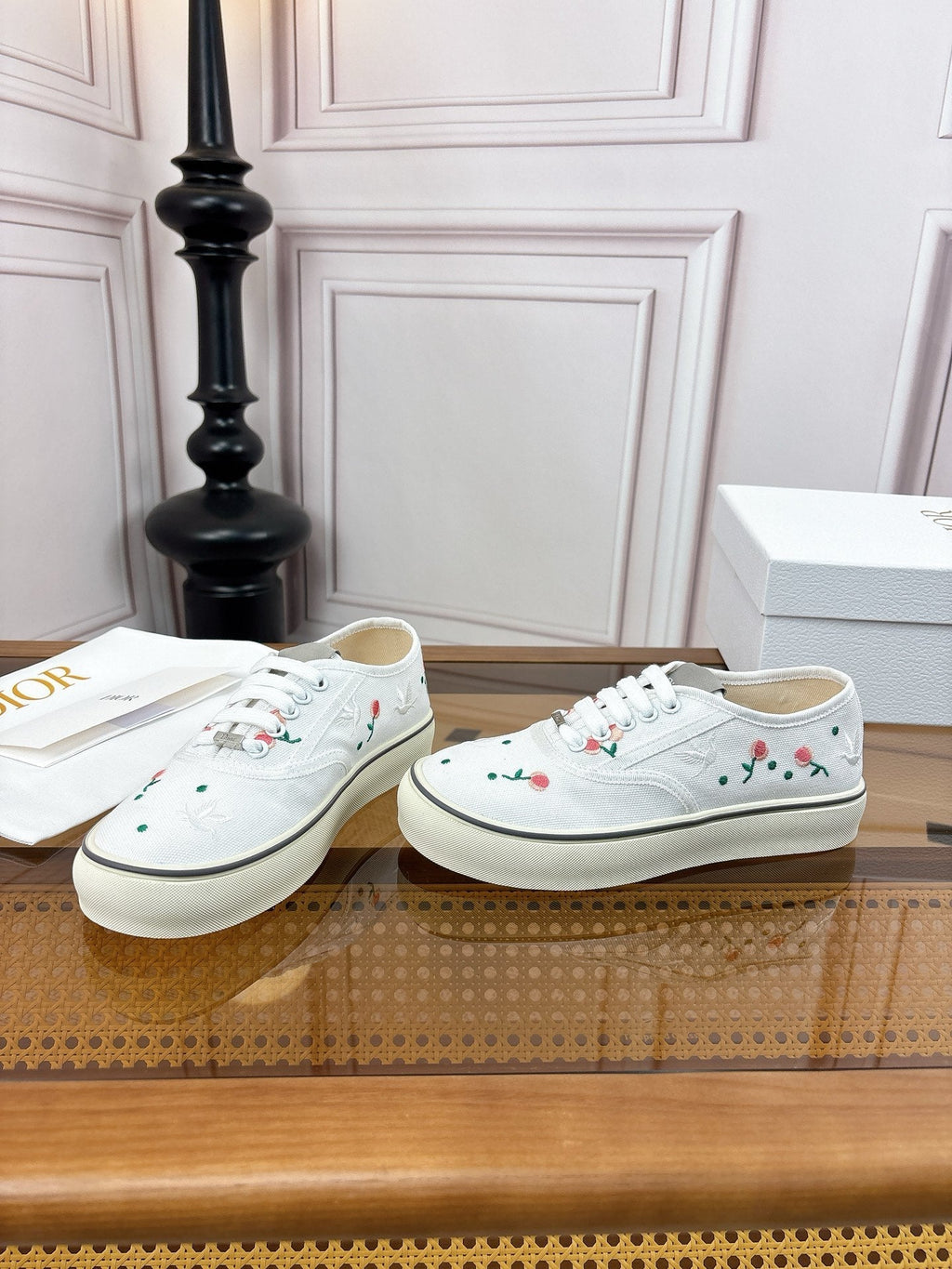 D-Sneakers