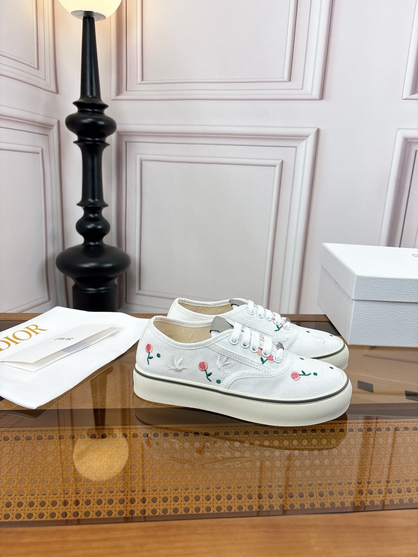 D-Sneakers