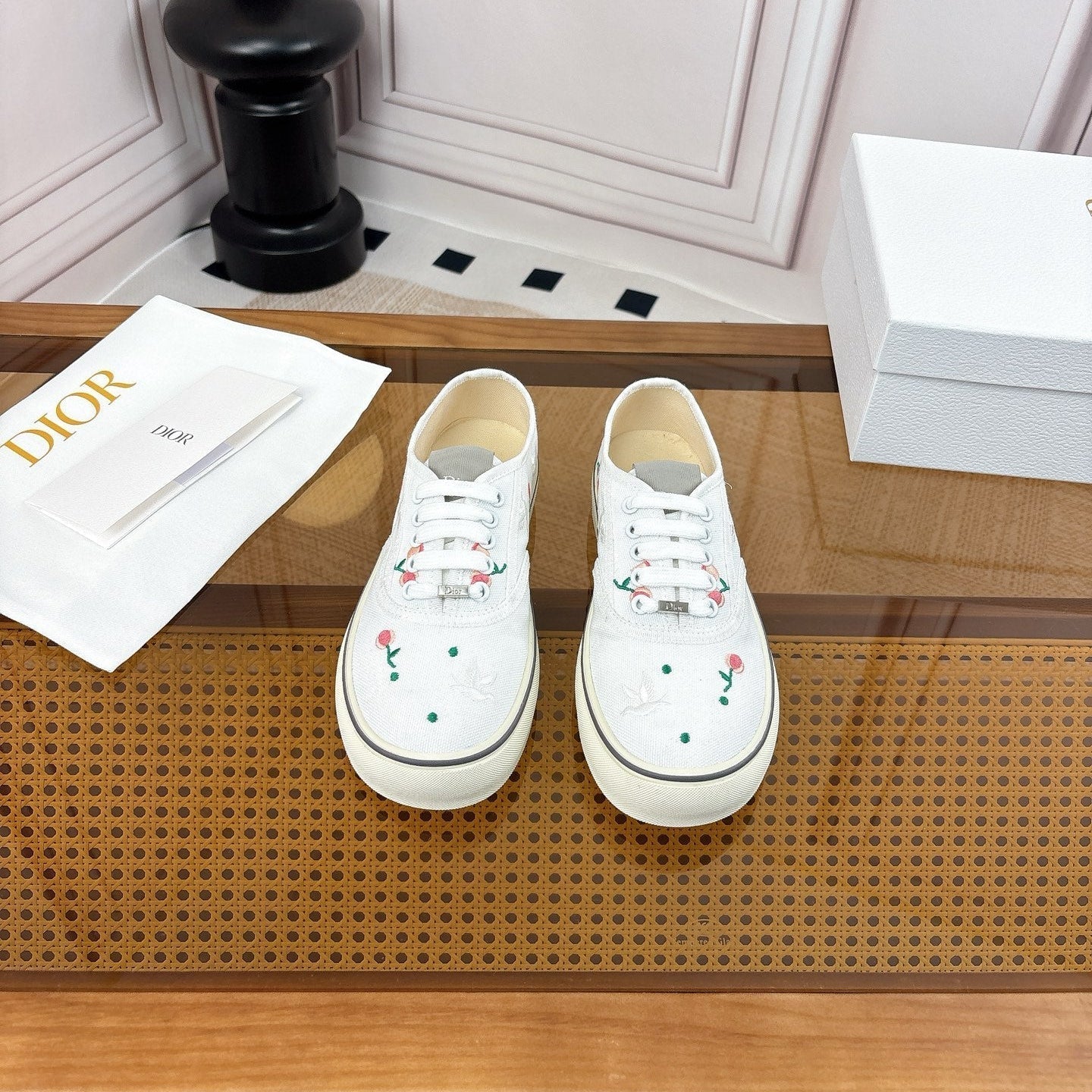 D-Sneakers