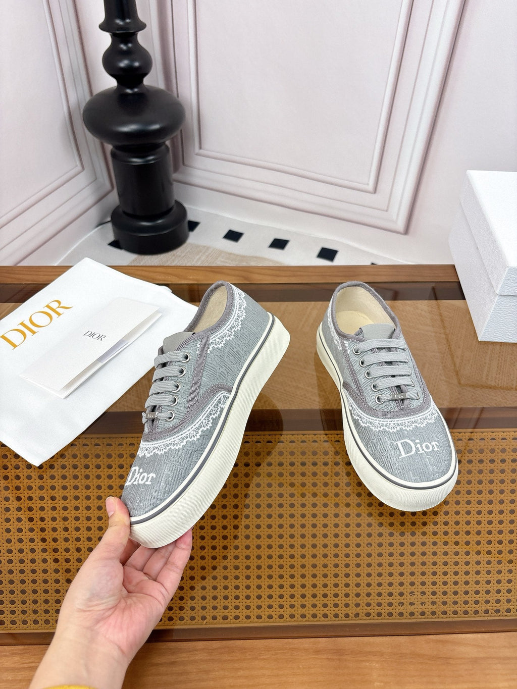 D-Sneakers