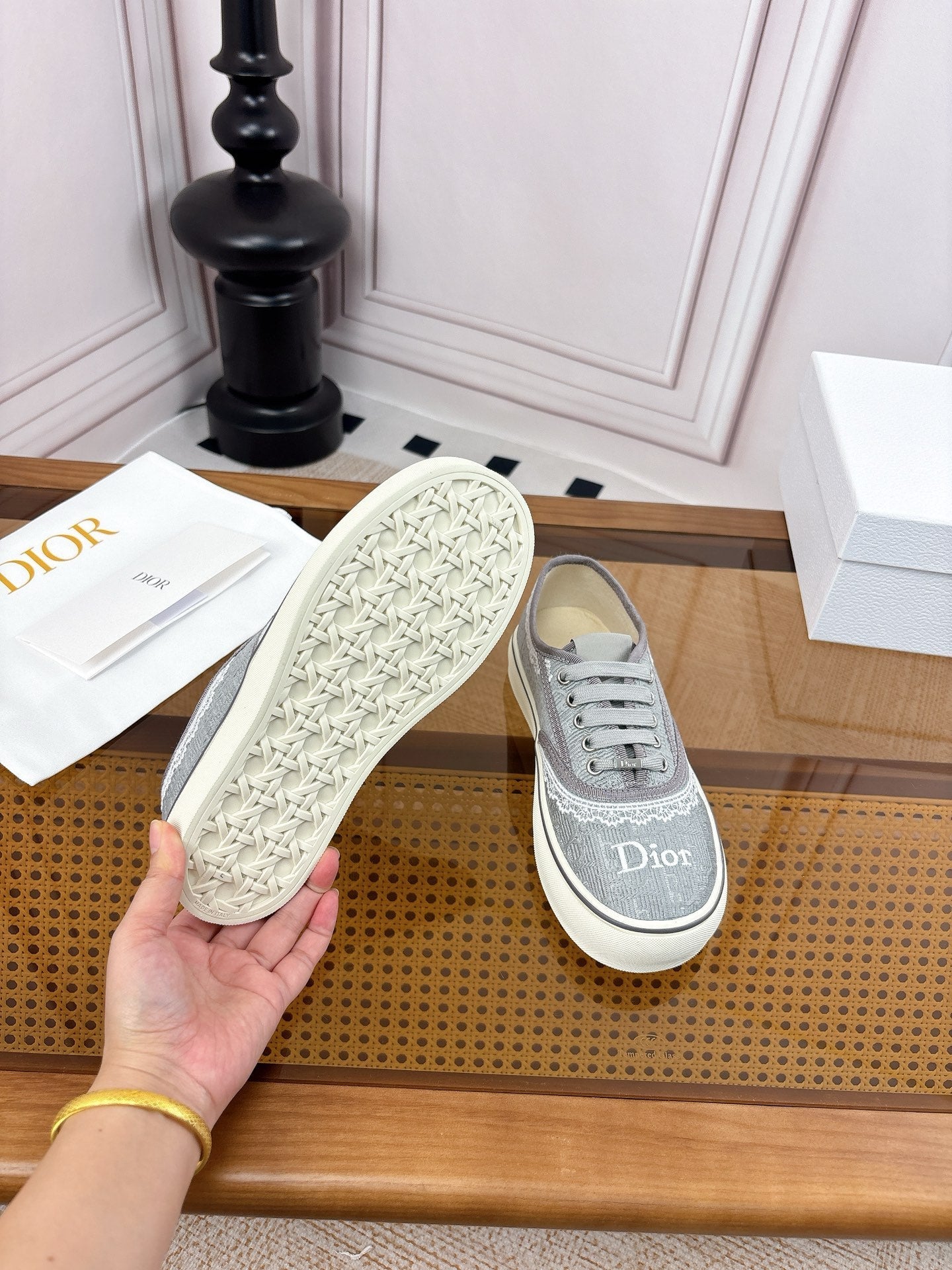 D-Sneakers
