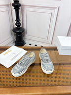 D-Sneakers