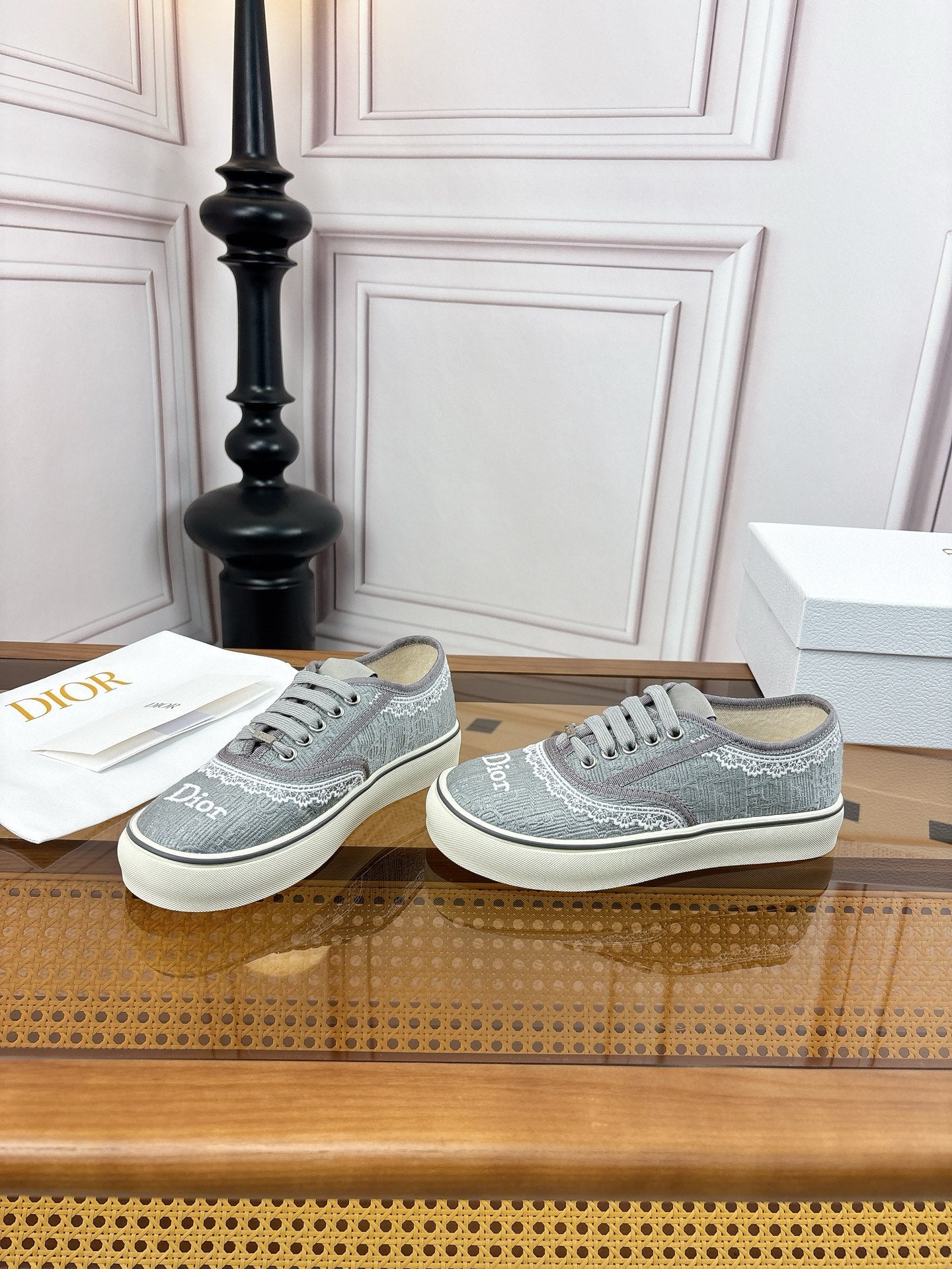 D-Sneakers