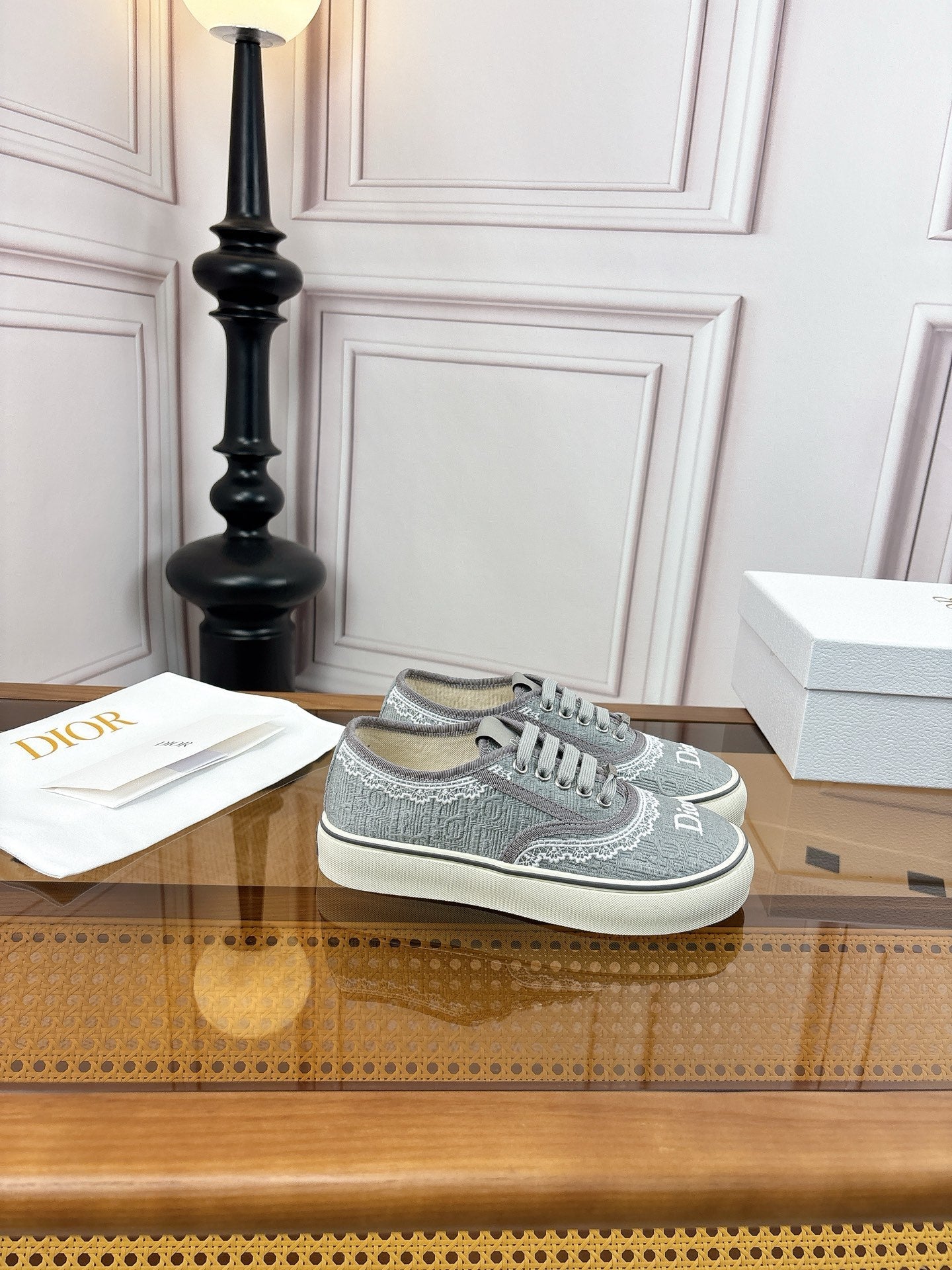 D-Sneakers