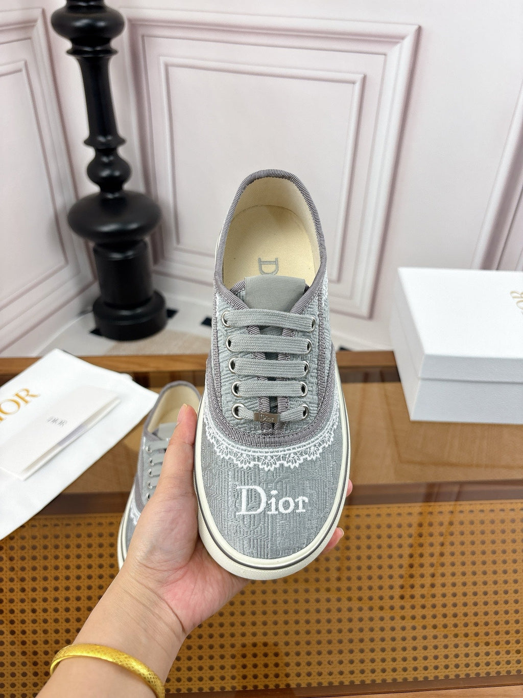 D-Sneakers