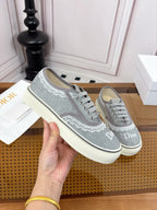 D-Sneakers