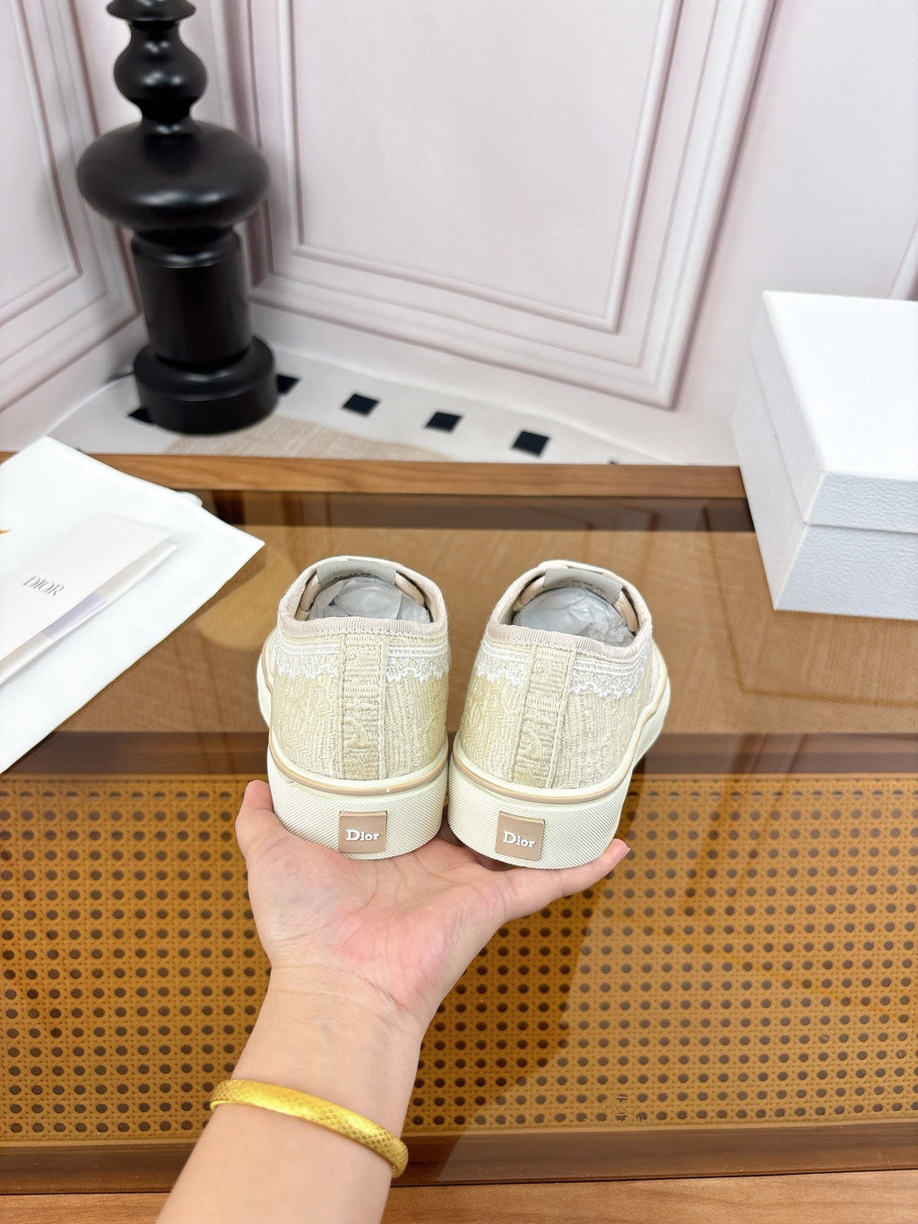 D-Sneakers