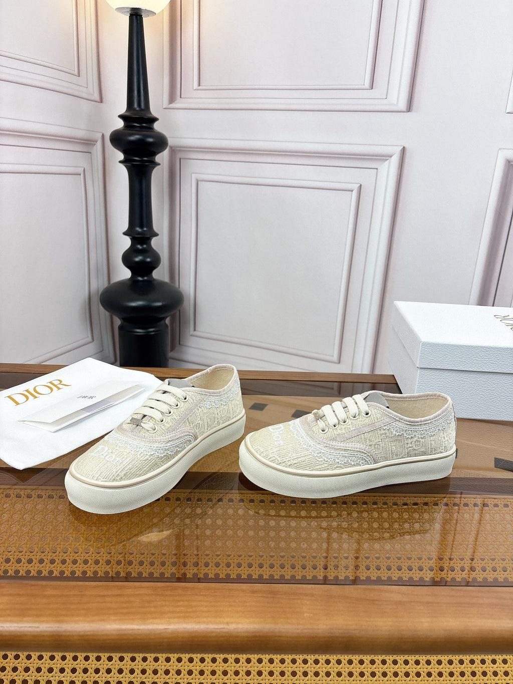 D-Sneakers