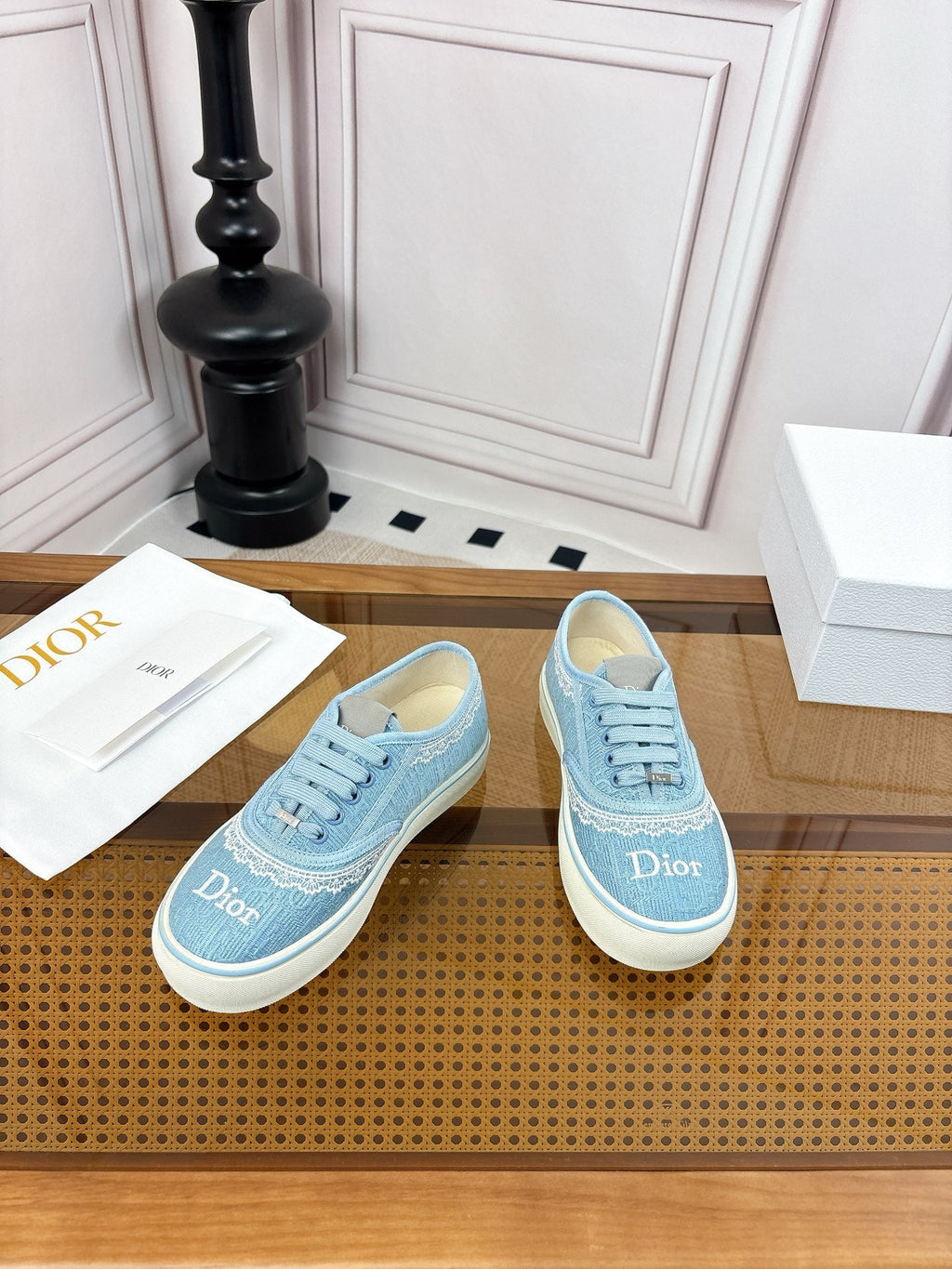D-Sneakers