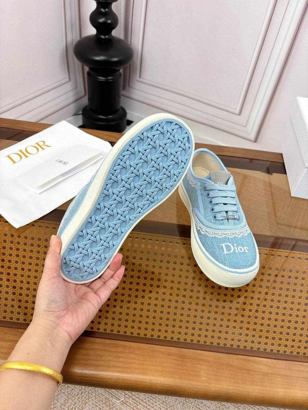 D-Sneakers
