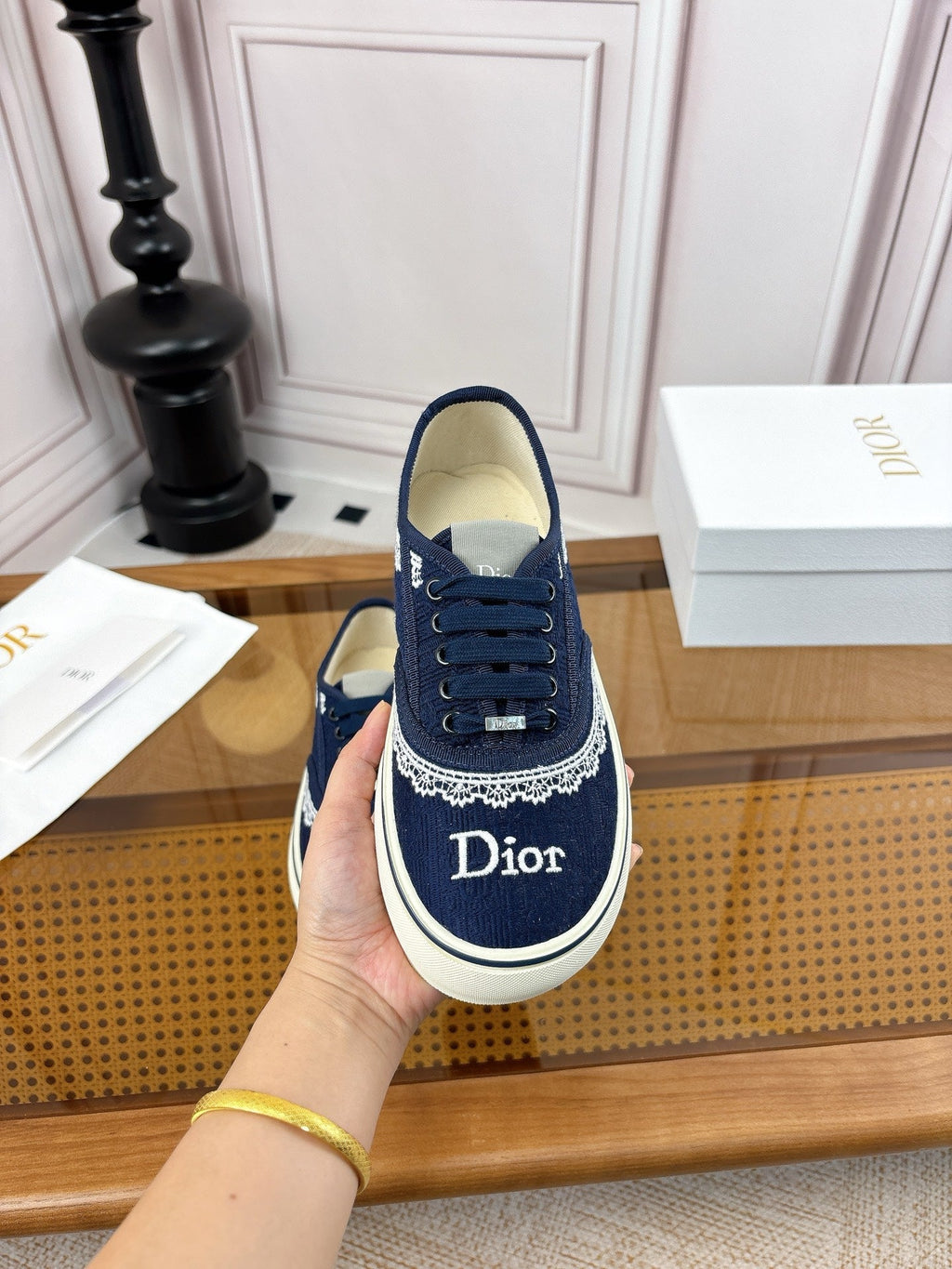 D-Sneakers