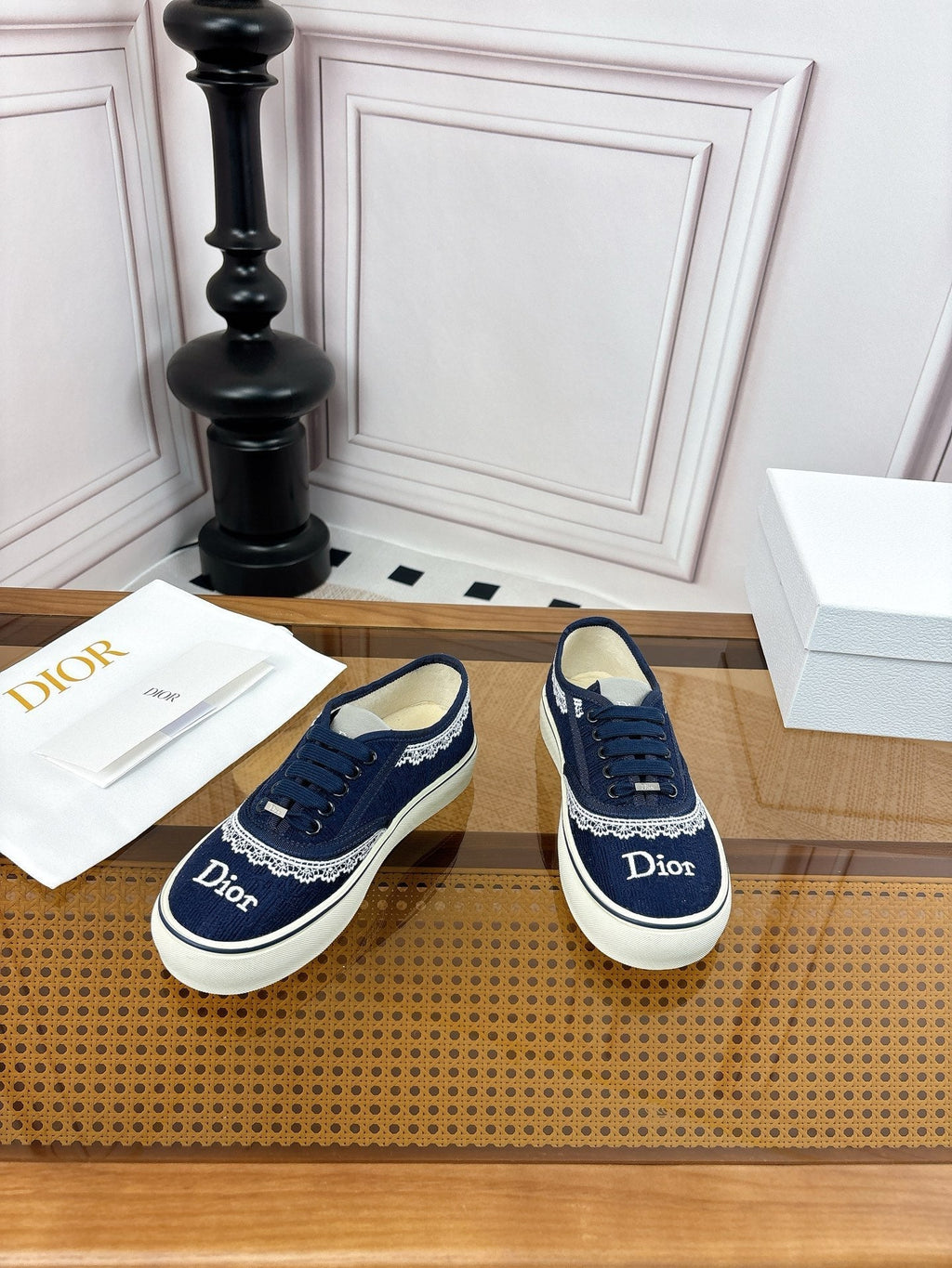 D-Sneakers