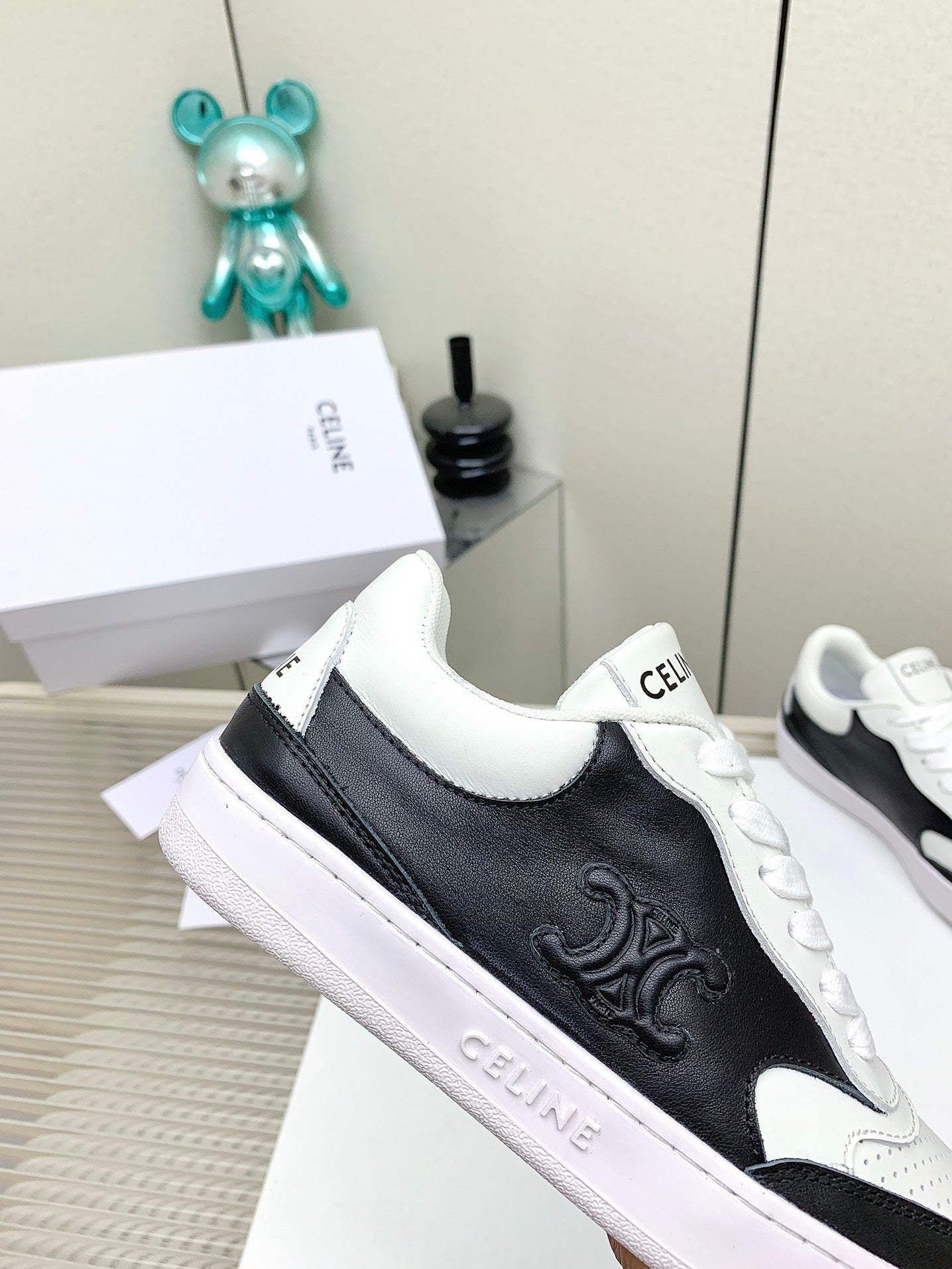 S-Sneakers